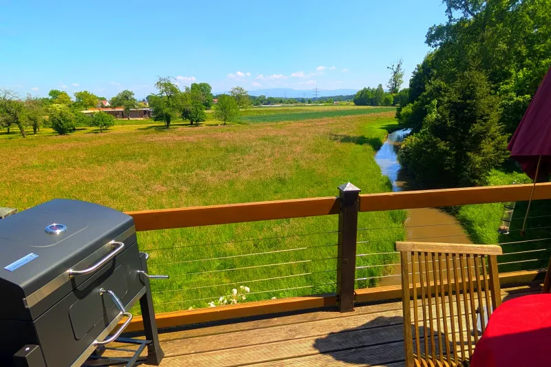 Balkon mit Blick über Wiesen und Felder am Ferienhaus Im Birkenweg